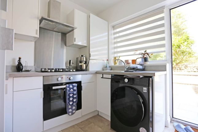 1, Millbrook Gardens, Romford photo 3