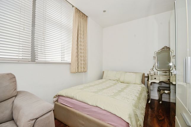 16, Talbot Skyline 204-226, Imperial Drive, Harrow photo 4
