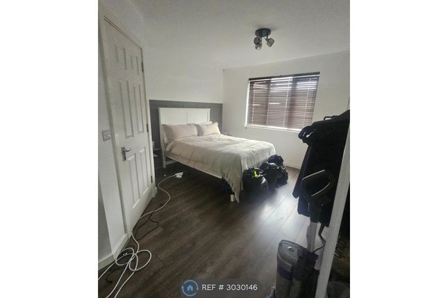 Flat, Anemone Court Enstone Road, Enfield photo 3