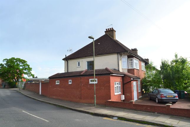 140 Deans Lane, Edgware photo 4