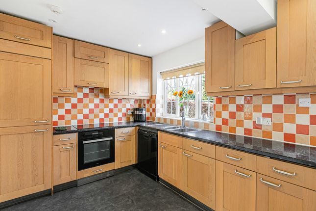 24, Cabrera Avenue, Surrey photo 4