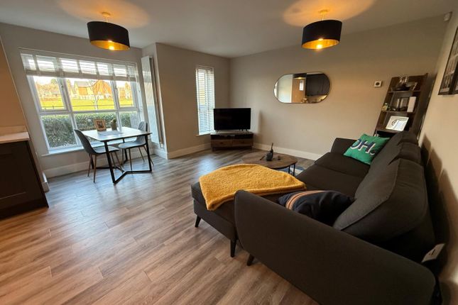 Flat 4, 15, Conquerors Way, Northampton photo 3