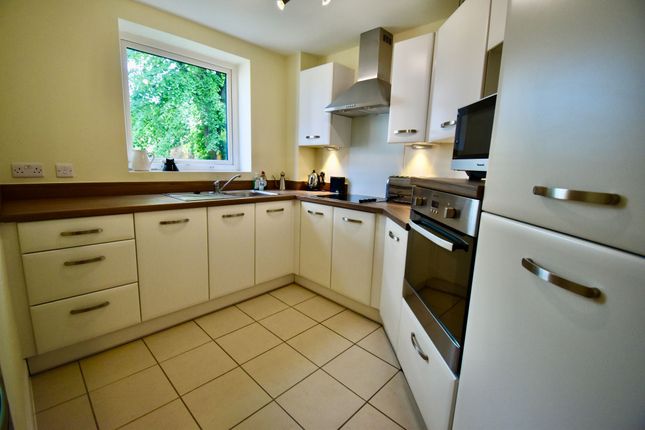 8, Wardington Court, Kingsthorpe photo 3