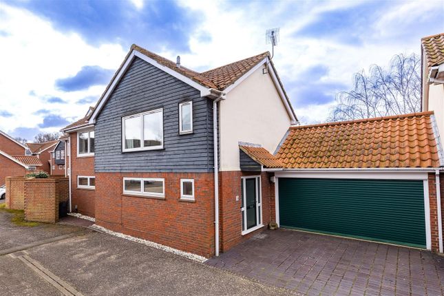 Link-detached house for sale in Thrifts Mead, Theydon Bois, Epping