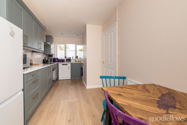 4, Arcadia Close, Carshalton photo 4