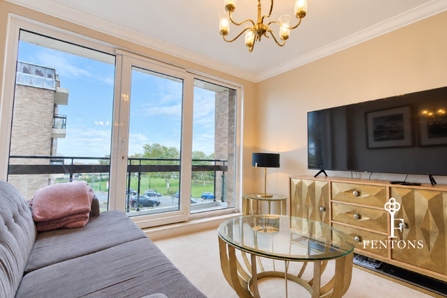 12 Frinton Court, The Esplanade, Frinton-on-Sea photo 4