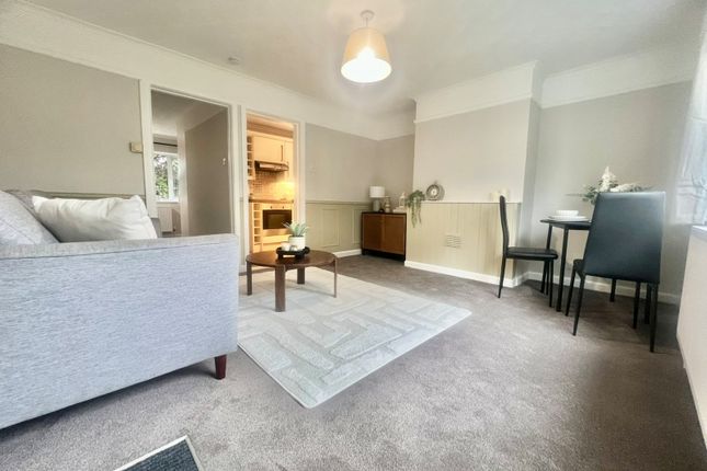 Flat 2, Simon Court,, Thornhill Park Road, Hampshire photo 5
