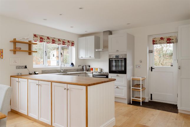 1, Clerks Croft, Bletchingley photo 3