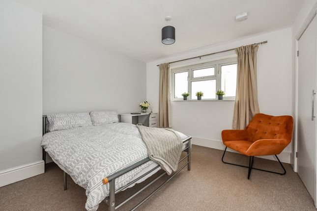 Room to rent in Winnall Manor Road, Winchester