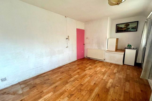 32, Sycamore Road, Wednesbury photo 4