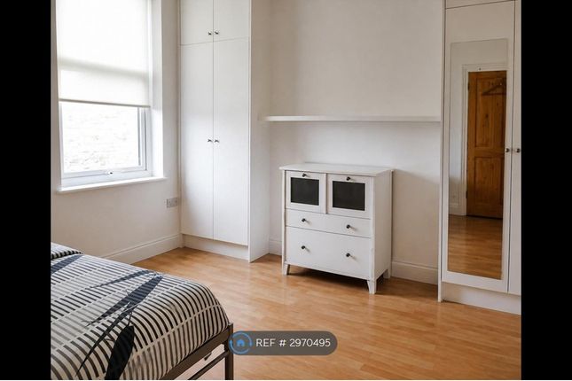 Santley Street, London photo 2