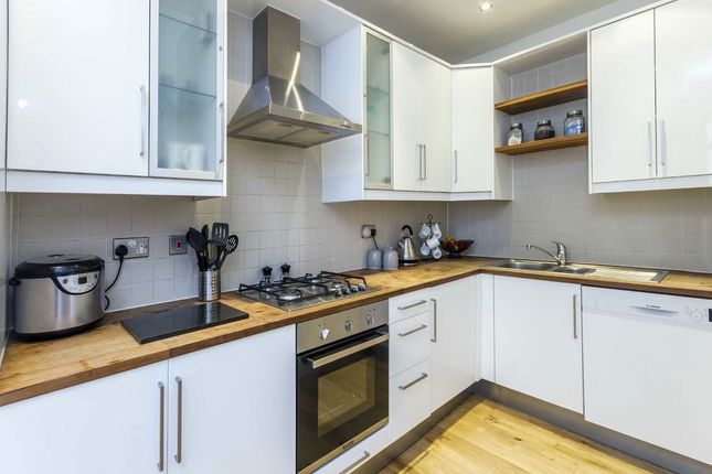 Flat 2, Saxon House, 1, Thrawl Street, London photo 3
