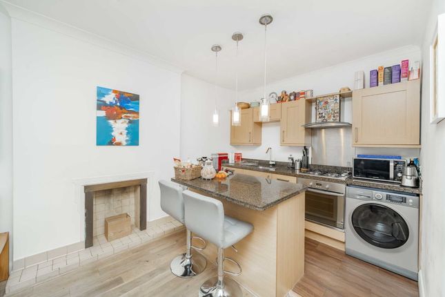 Flat to rent in Langford Place, London