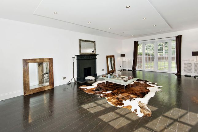 2 Court Drive, Maidenhead photo 4