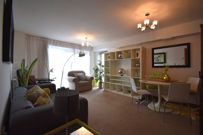 Flat to rent in Arundel Square, Maidstone