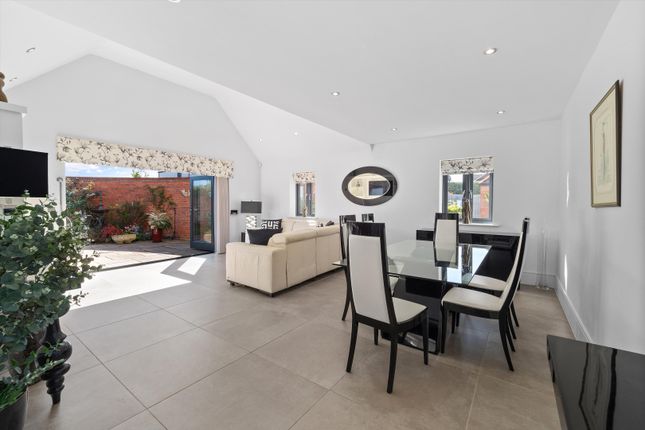 9, Milcote Close, Stratford-upon-Avon photo 4
