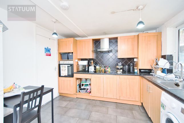 Thumbnail Maisonette to rent in Harley Grove, Mile End, Bow, London