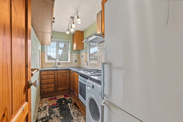 6 Wentworth Drive, Rainham, Kent photo 2