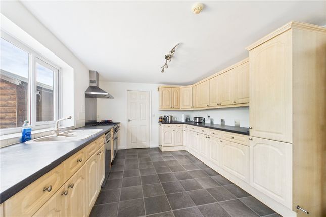 64, Trevelyan, Bracknell photo 3