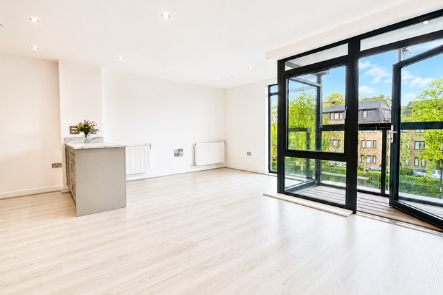 Flat 2, Pinnacle House, Enfield photo 2
