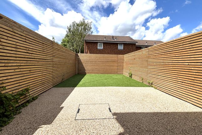 36, Hornbeam Way, Bromley photo 3
