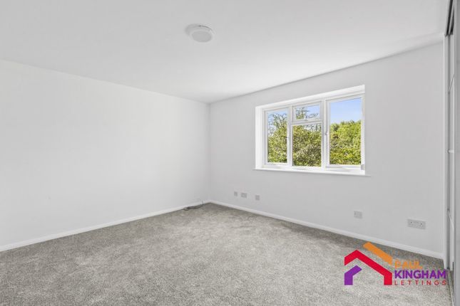 4 Robin House, Ludlow Mews, Loudwater photo 2