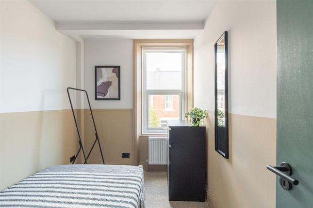 Room 3, 42, King John Terrace, Newcastle Upon Tyne photo 2