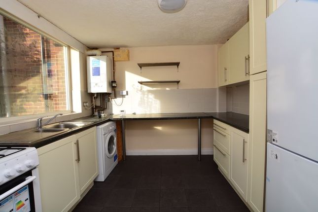 (LettsPay) 8, Aintree Close, Slough photo 3