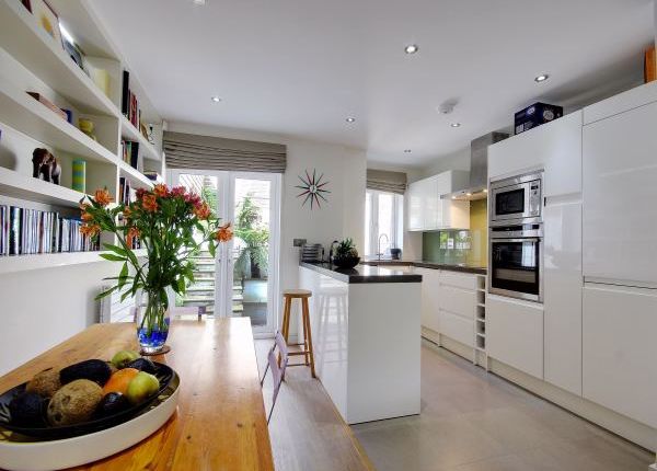 Thumbnail Semi-detached house to rent in Muswell Hill Place, London