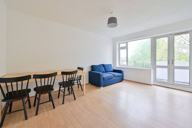 Flat to rent in Thessaly Road, Battersea, London