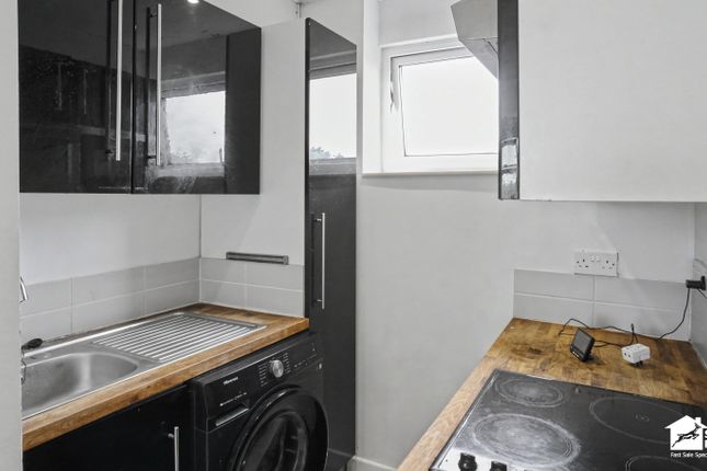 7, New Court, Addlestone photo 4