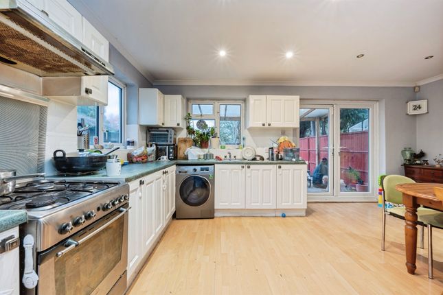 15, Lynton Grove, Bedford photo 2