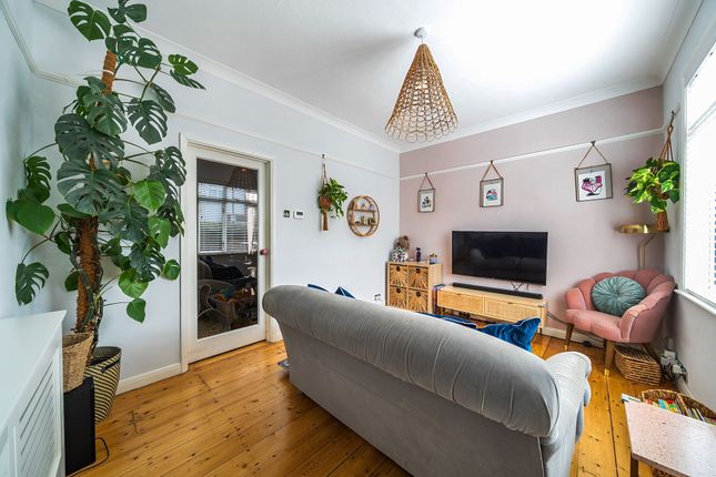 36 Station Road, Carshalton photo 2