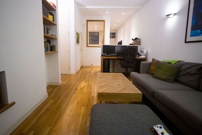 Thumbnail Flat to rent in Shelford Place, London