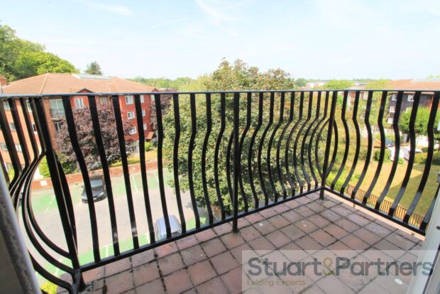 21, Stamford House Great Heathmead, Haywards Heath photo 4