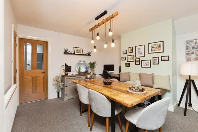 45, Hodgson Lane, Bradford photo 3