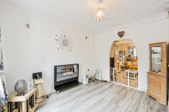 102, Walthew Lane, Wigan photo 4