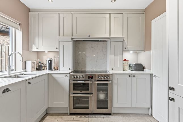 75 Matlock Crescent, Sutton photo 4