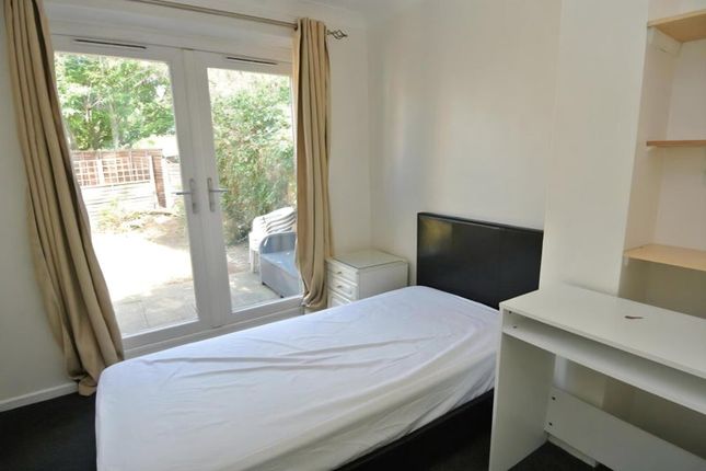 Caddy Close, Egham photo 4