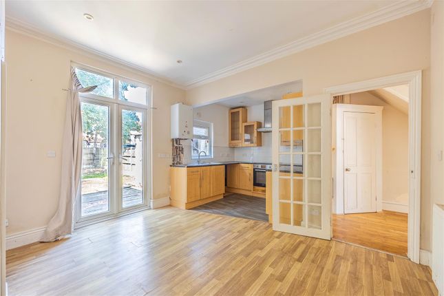 127, Ramuz Drive, Westcliff-On-Sea photo 2