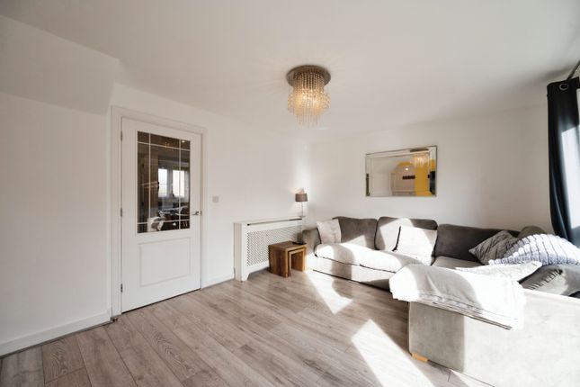 8, Herons Way, Hampshire photo 2