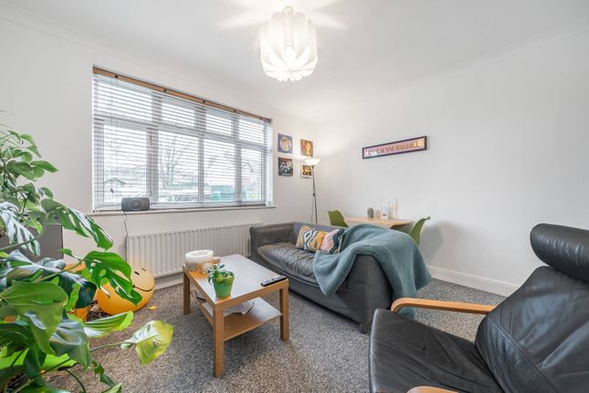 Flat to rent in Balham High Road, Tooting Bec, London