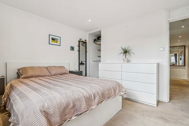 Flat 22, James Stewart House, Dyne Road, London photo 4