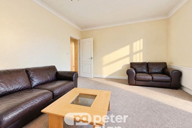 28, Cardiff photo 3