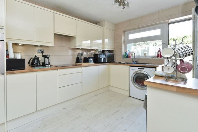 15, Calner Croft, Sheffield photo 2
