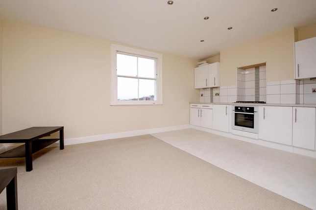 Top Floor Flat, 18, Woodland Hill, Crystal Palace photo 2