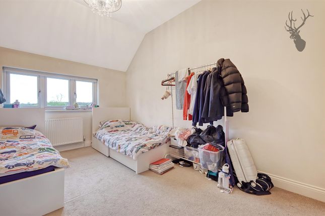 Flat to rent in Albion Hill, Loughton