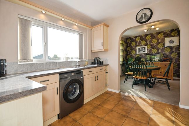 15, Gower Crescent, Derbyshire photo 4