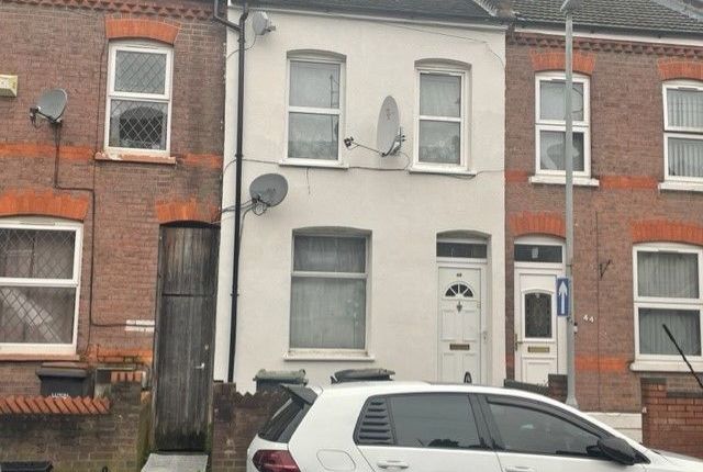 Terraced house to rent in Malvern Road, Luton