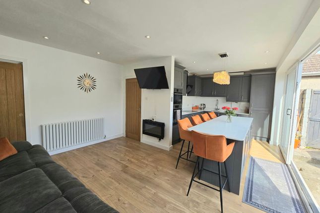 44 St. Johns Drive, Porthcawl photo 2